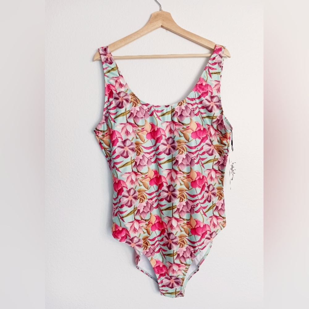 Nicole Miller Studio one-piece bathing suit. Size 3X. NWT